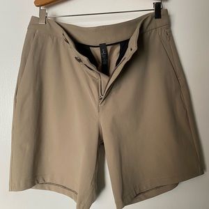 Mens size 32 8” commission classic short